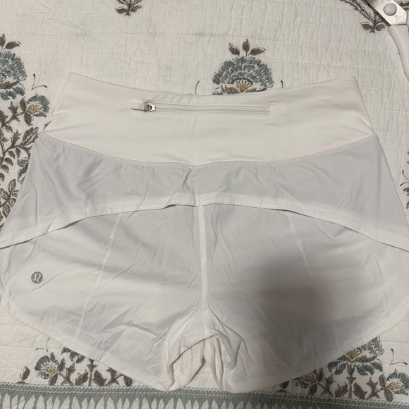 Lululemon Speed Up Shorts - Picture 2 of 3